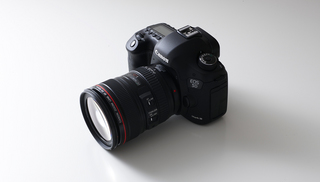 キヤノン、「EOS 5D Mark III」1.jpg